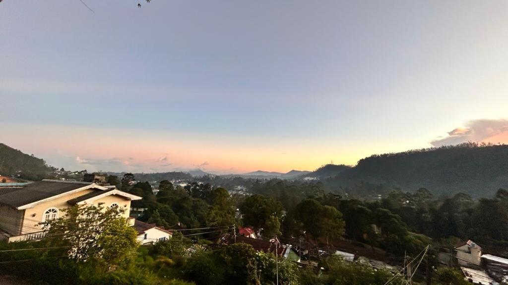 Travellers Nest Inn นูวาราเอลิยา ภายนอก รูปภาพ
